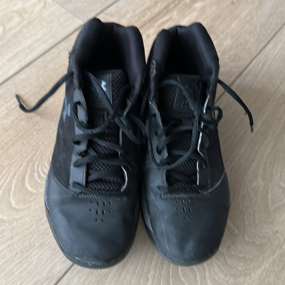 Under Armour Boys Black High-Top Basketball Shoes Sz 5.5
